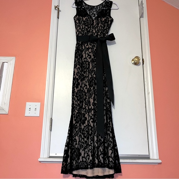 Betsy & Adam Sleeveless Lace Overlay Gown - Picture 4 of 16